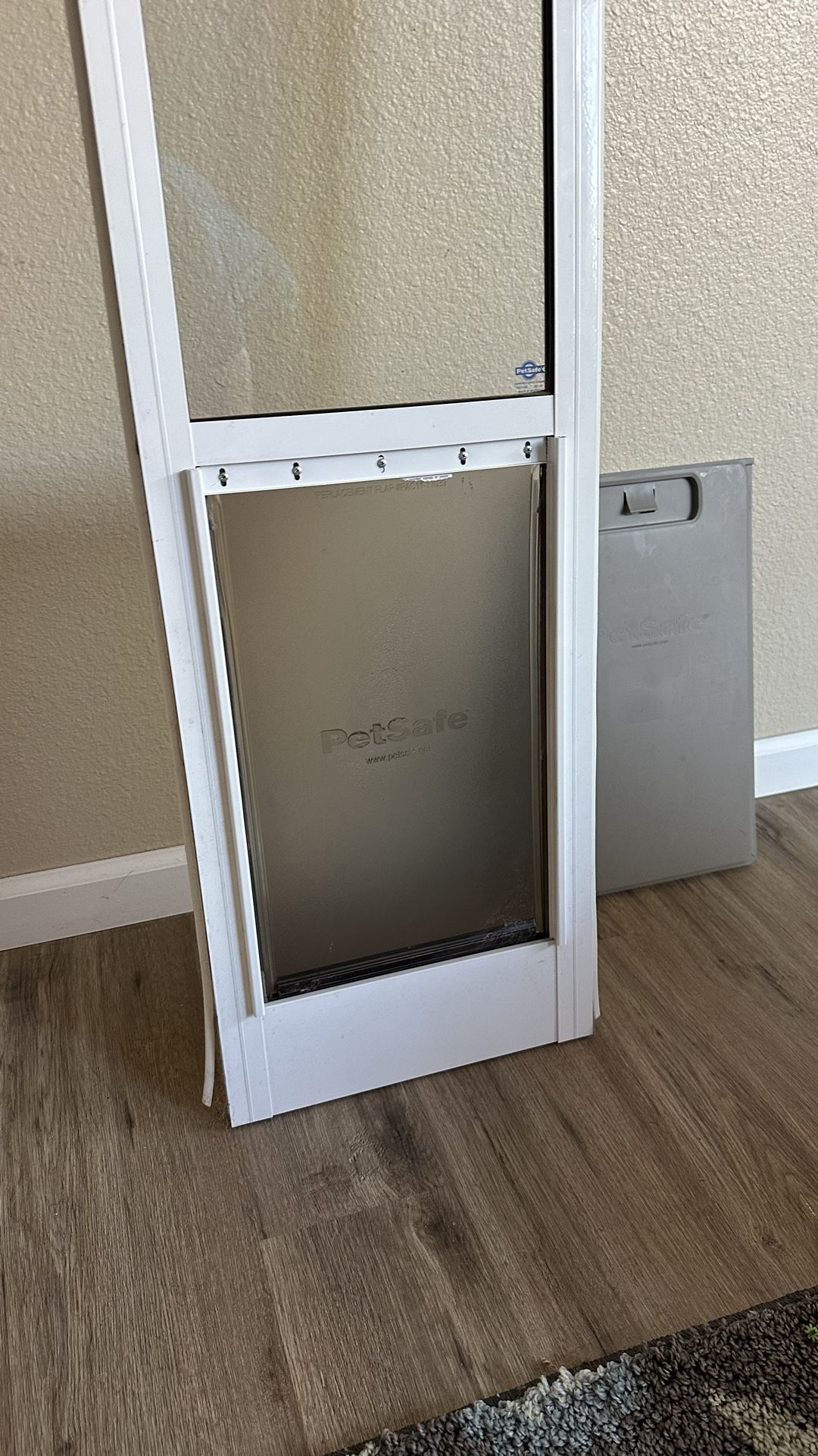 Pet/doggy Door