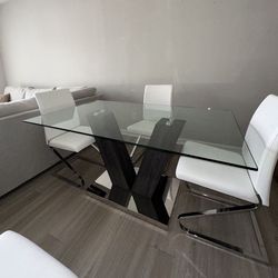 Elegant Dining City Furniture Set