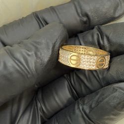 14kt Gold Ring With Zirconia ‼️PLEASE SEE PICTURES  AND DESCRIPTION FOR SIZE REFERENCE ‼️