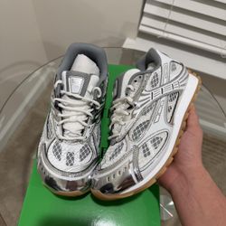 Bottega Veneta orbits