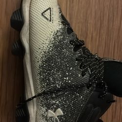 Under Armour Men's Spotlight Franchise RM 2.0 Cleats size 9 men’s