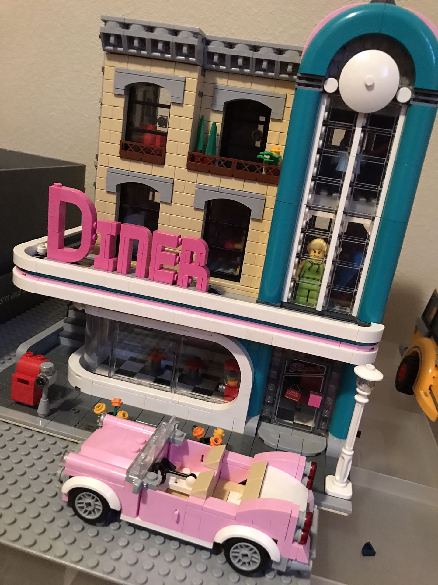 LEGO downtown diner