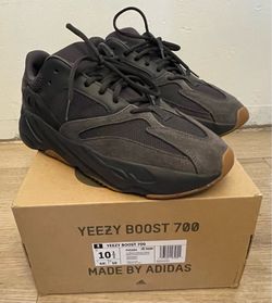 Yeezy 700 utility black