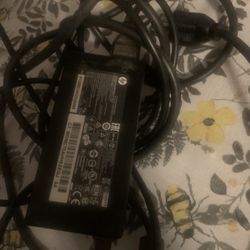 Genuine HP 65W Wide Tip Travel AC Adapter 