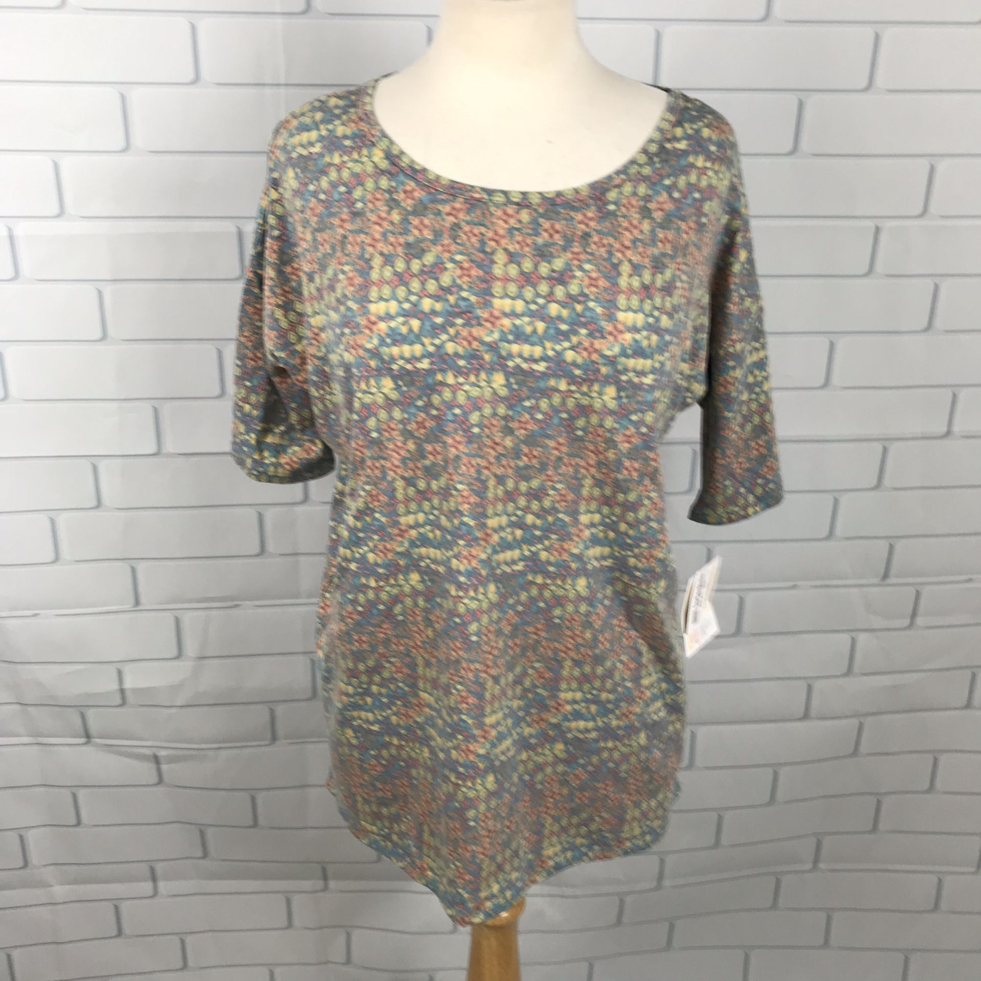 LulaRoe Irma shirt XS