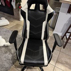 GAMING CHAIR (LIKE NEW!!)