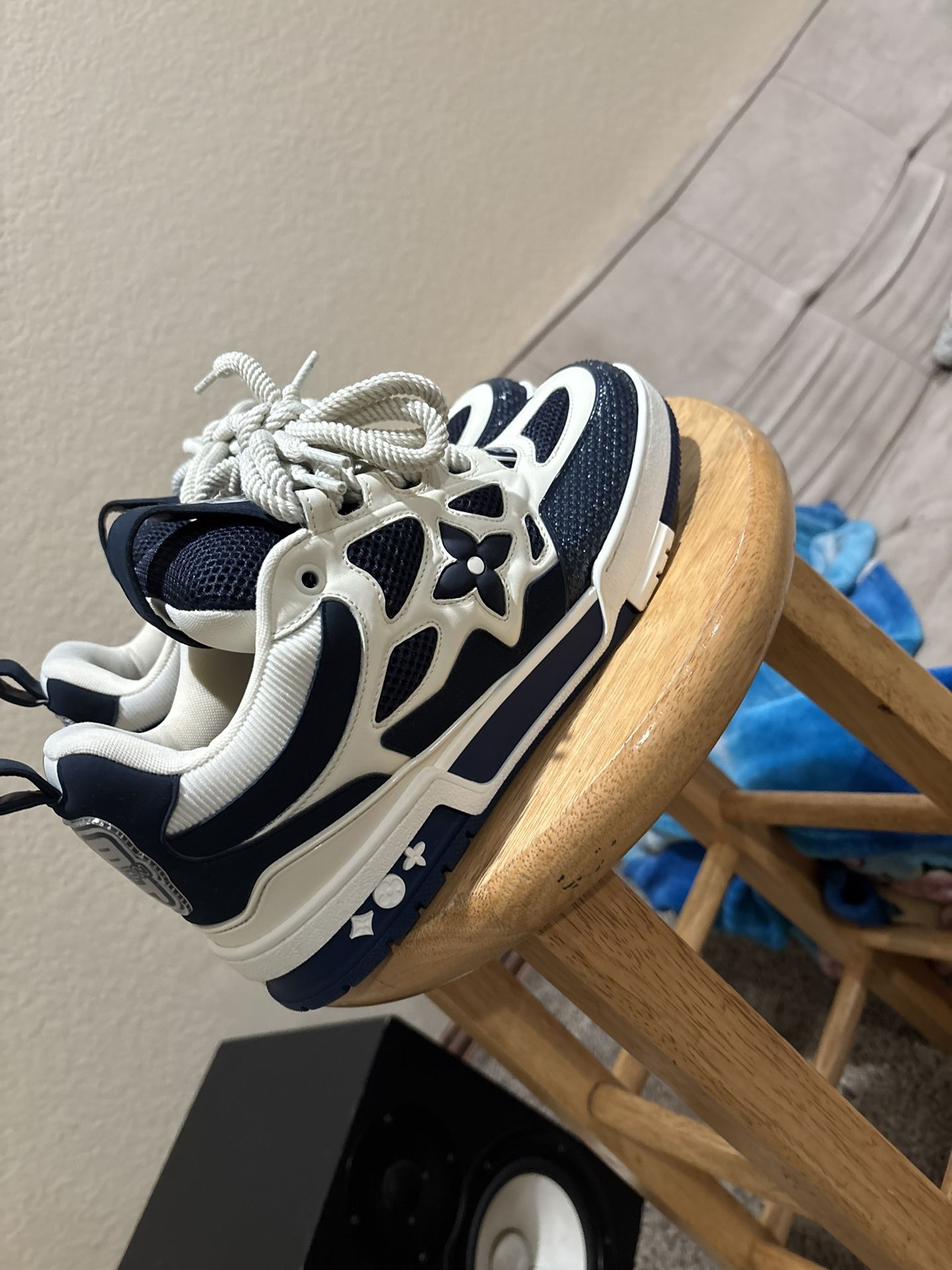 700$ Need Gone Today Size 8