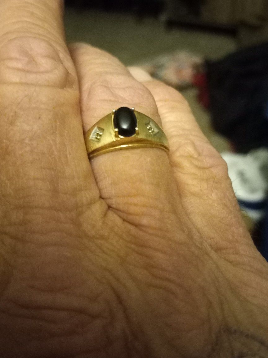 10Kt Solid Gold Men's Ring W / Black Onyx