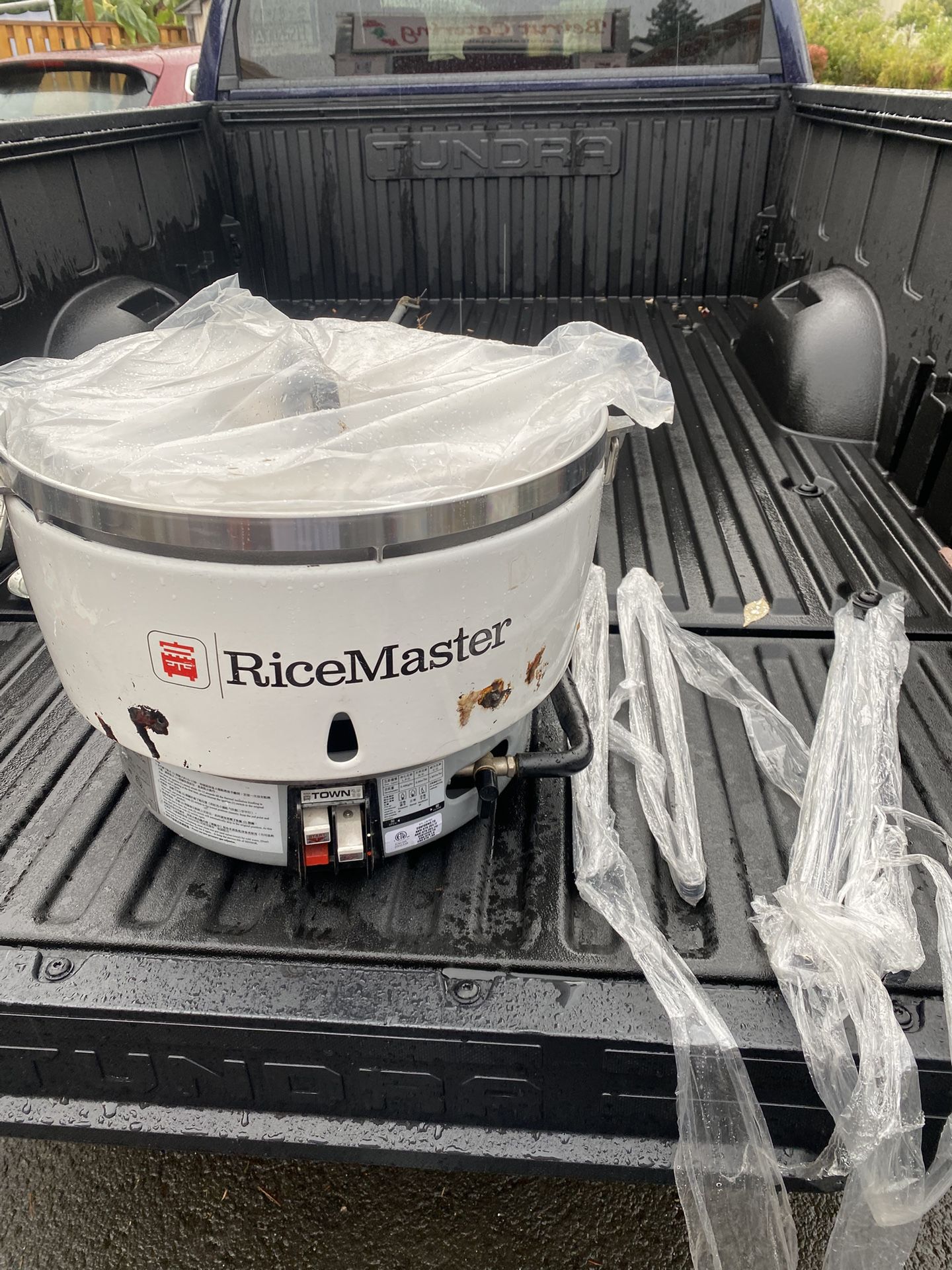 Town RM-55N-R RiceMaster Commercial Propane / Natural Gas Rice Cooker 55 Cup New Cooking Pot And Lid