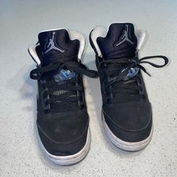 Size 5.5Y - Jordan 5 Retro Mid Oreo