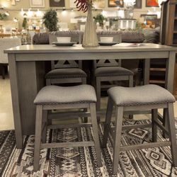 Beautiful 5pc Dining Table 