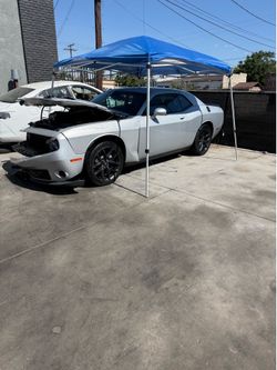 2023 dodge Challenger Damaged clean title
