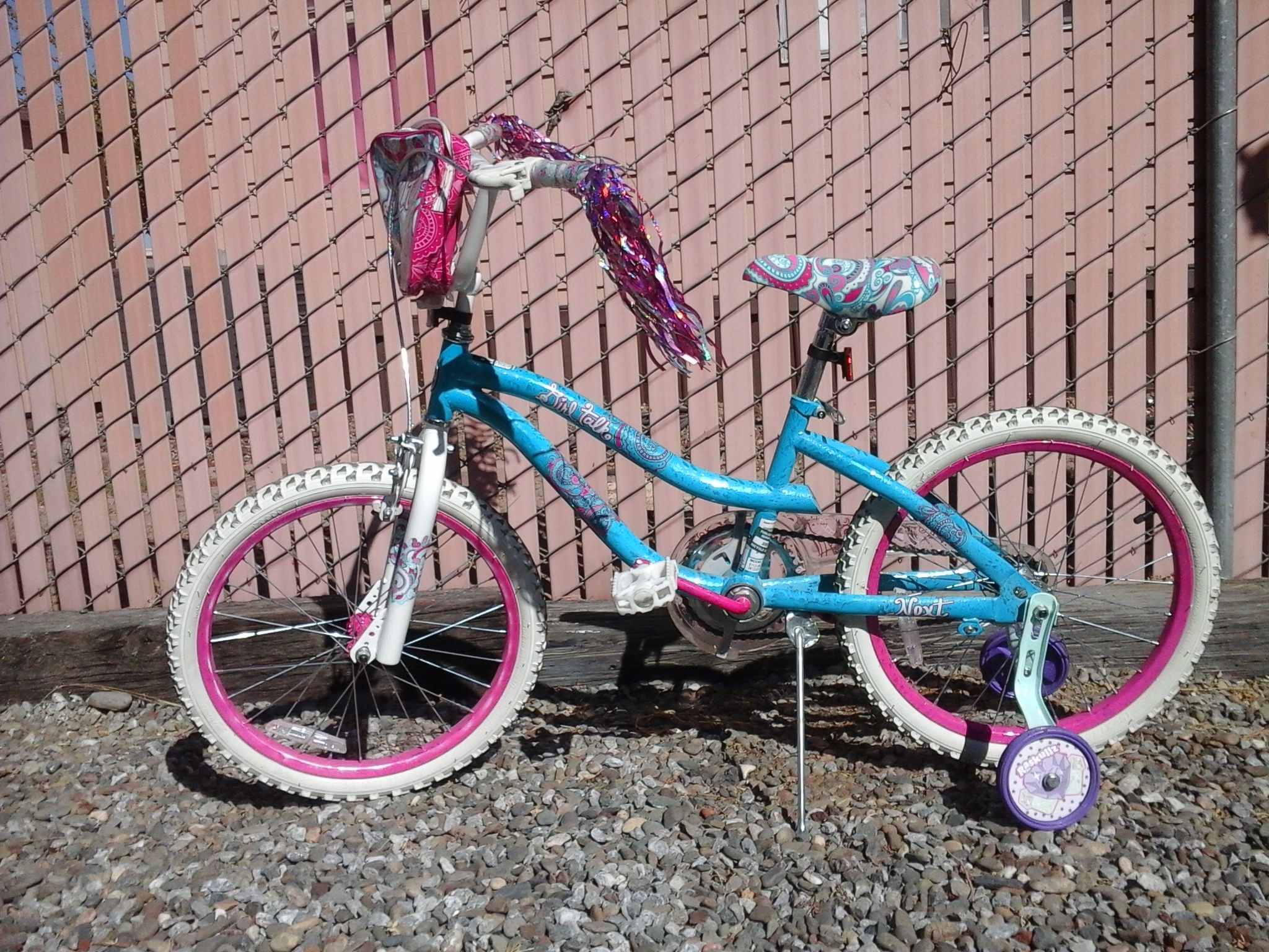 Girls bike good condition! Firm.