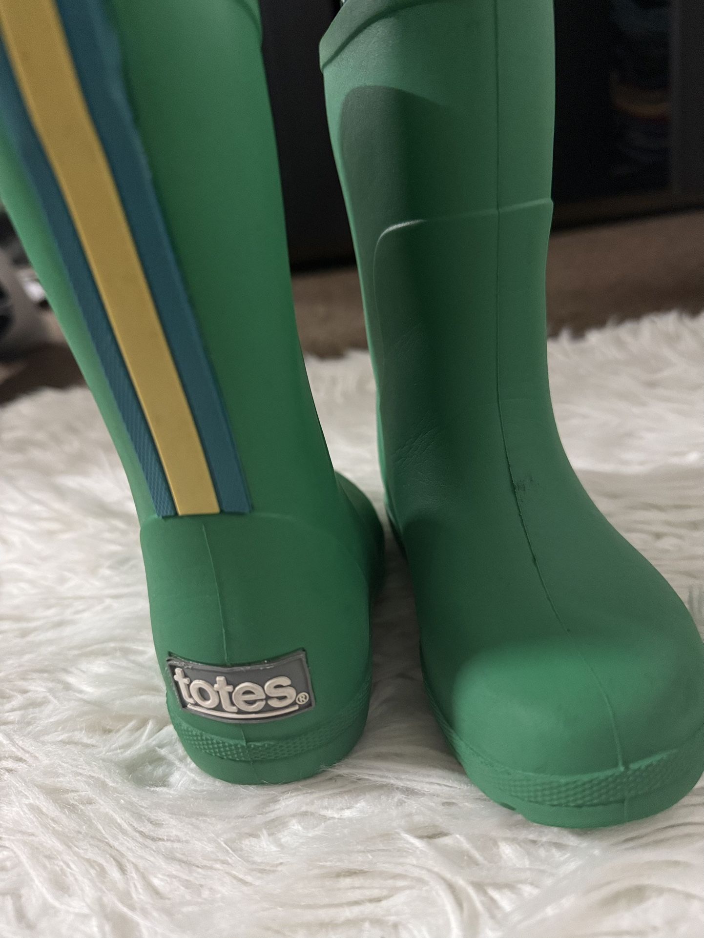 Totes Boy Rain boots 