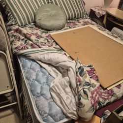 Queen Bed With Frame 