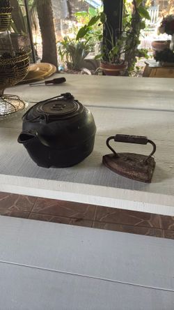 Beautiful tea pot beautiful and really heavy. Manual iron