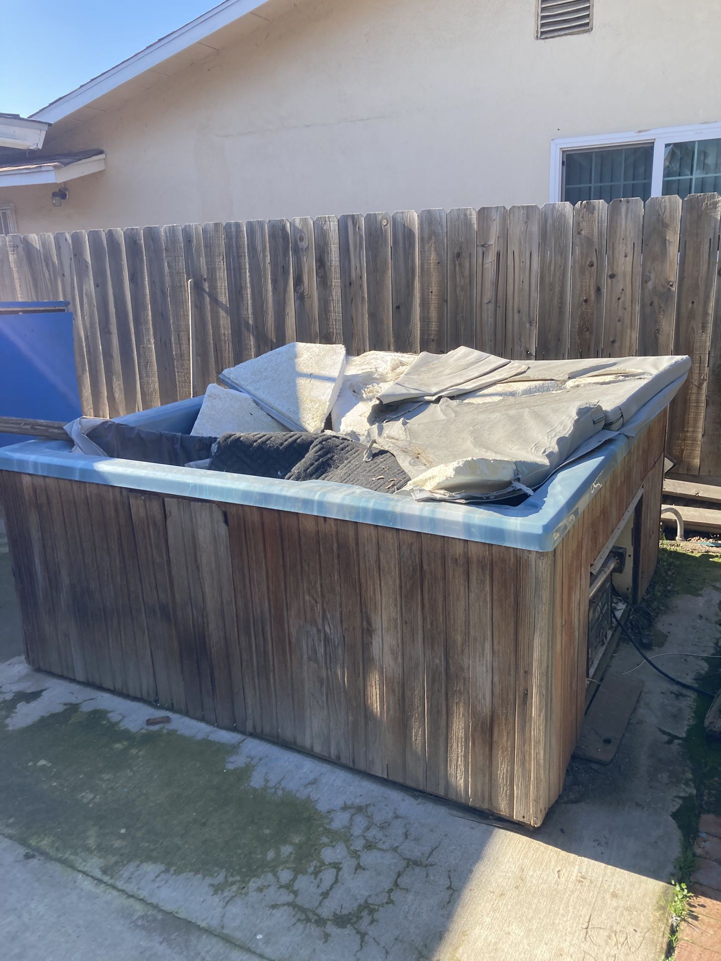Hot tub, Jacuzzi I don’t know any details Buyer Must pick up