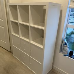 IKEA KALLAX Shelving Unit jwith 6 Inserts – White – Like New