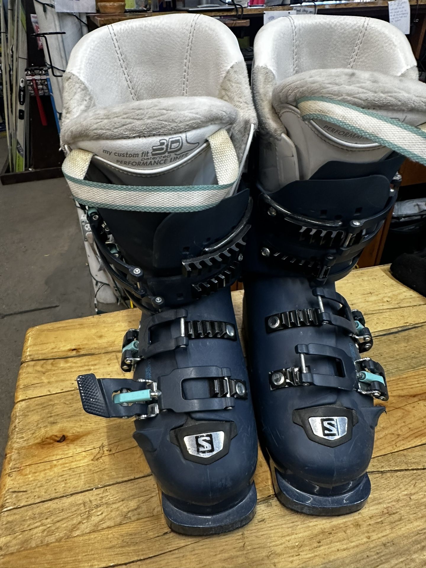 Salomon Ski Boots! Women’s