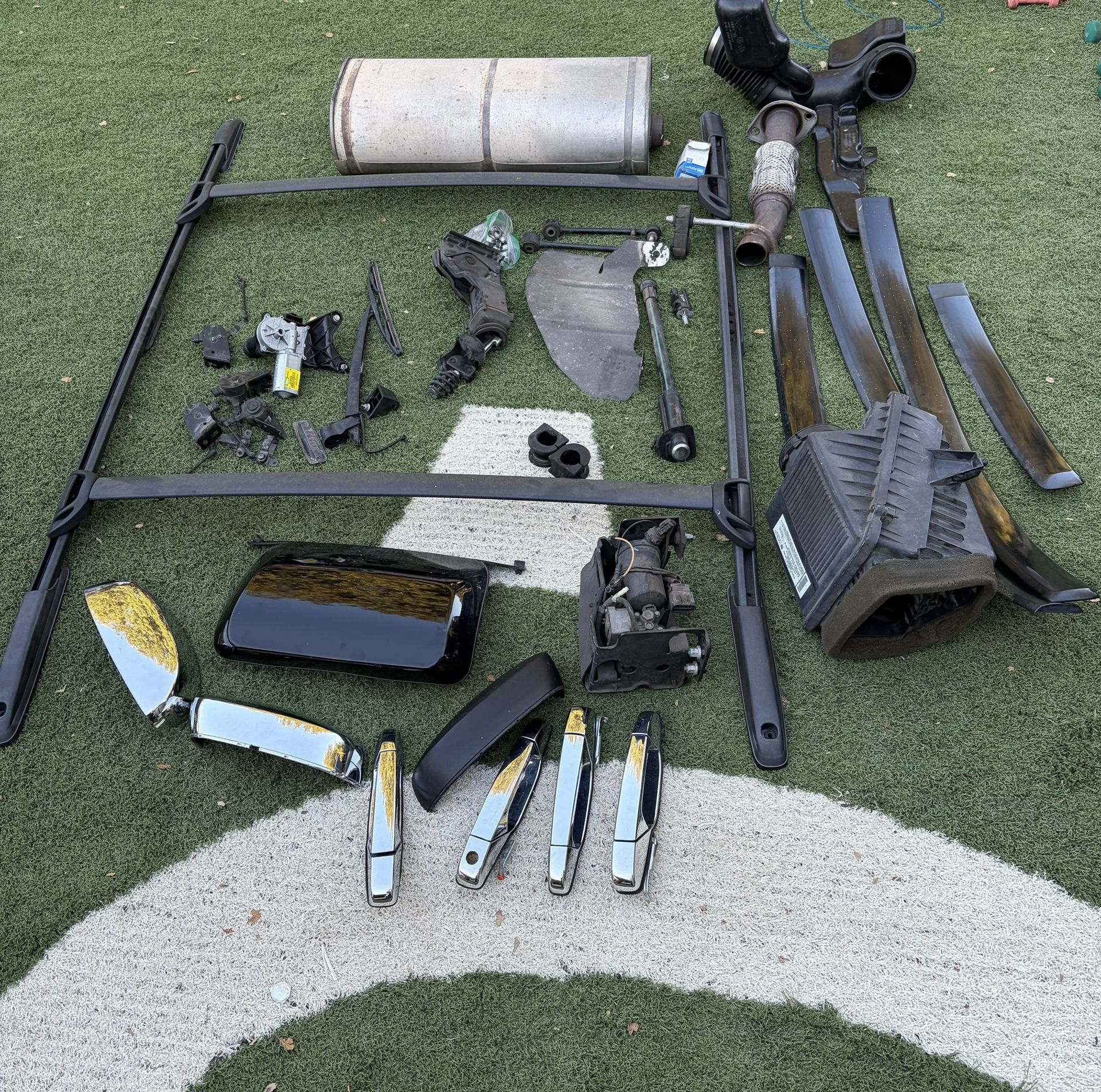 2007 - 2013 2008 2009 2012 2010 2011 2013 11 13 12 10 09 08 07 OEM Chevy Tahoe GMC Yukon Parts Roof Rack Chevrolet Compressor 