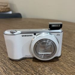Samsung Galaxy Camera 2 16.3Mp Cmos with 21x Optical Zoom and 4.8" Touch Screen Lcd