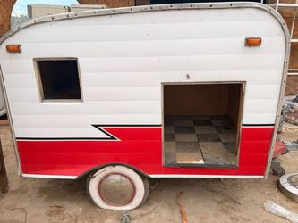 Lazy dog small, vintage-style white and red travel trailer for pets