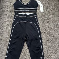 Black Alo Sports Bra And Leggings