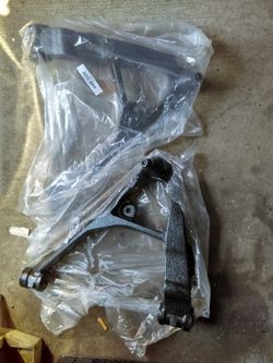 00+08 Chevy gmc Tahoe sub...lower control arms L/R