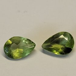 Pear Cut Peridot VVS-SI Loose Gemstone Set Of 2x 