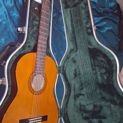 Yamaha C40 Guitar With A SKB HARD CASE 