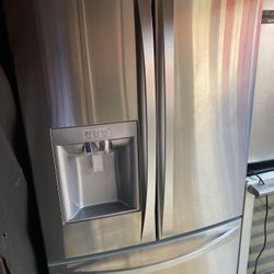 Refrigerator Kenmore Elite 
