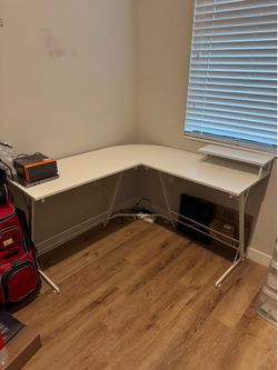 L shaped desk and chair