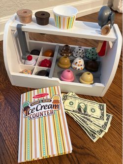 Melissa and Doug: Wooden Scoop and Serve Ice Cream Counter Play set