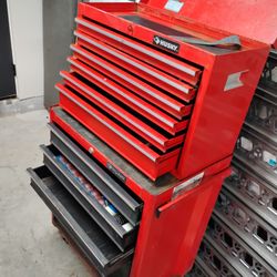 Husky rolling tool box with tip tool chest