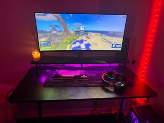 black Gamer desk with carbon fiber texture, dm for more information