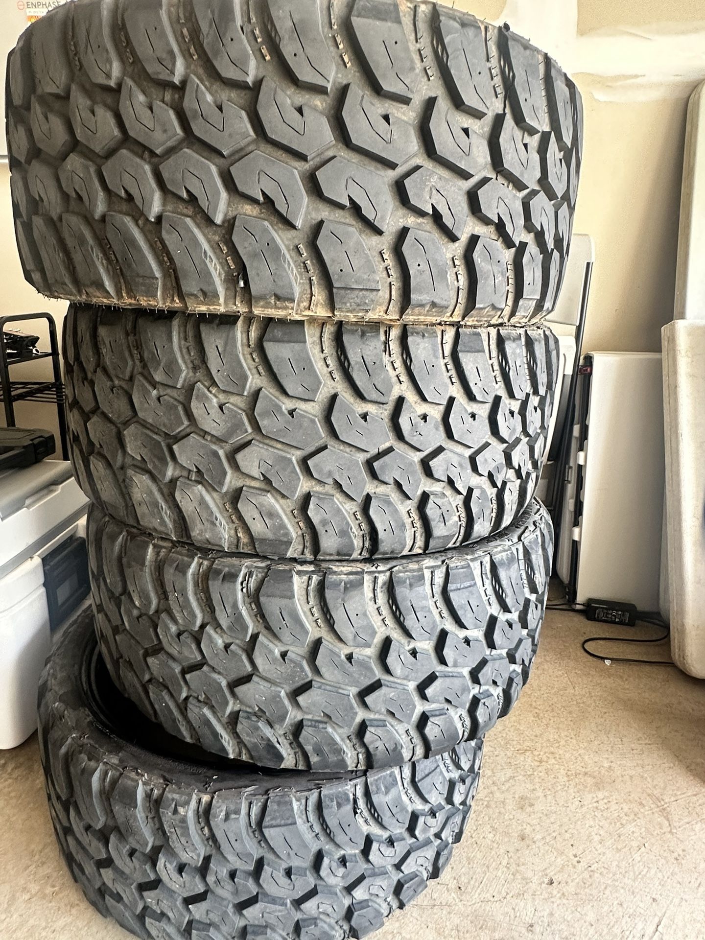 33x12.5x24 Tires 