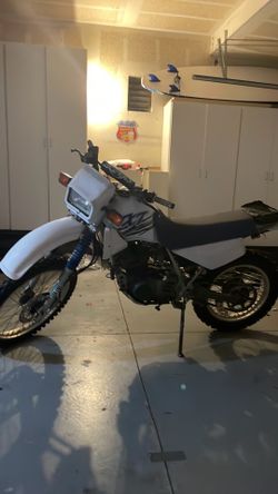 Yamaha xt350 dual sport dirt bike