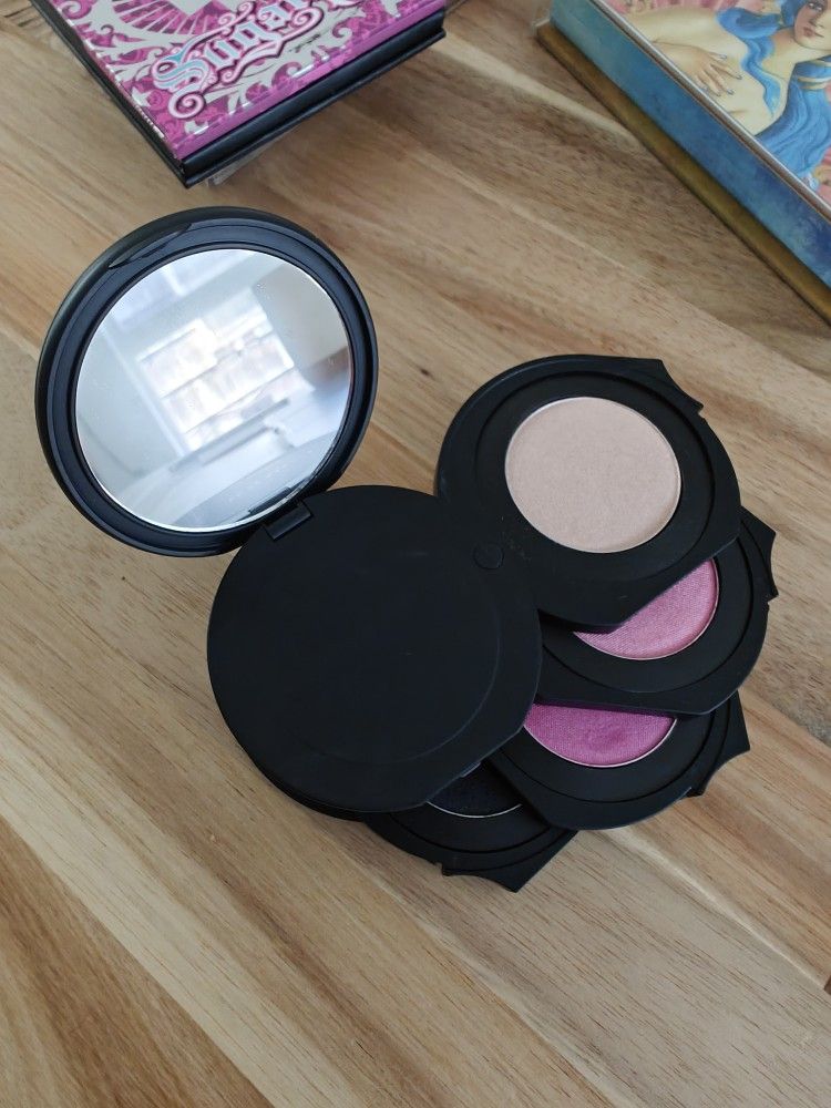 Le metier De Beaute Pretty In Pink Kaleidoscope Palette