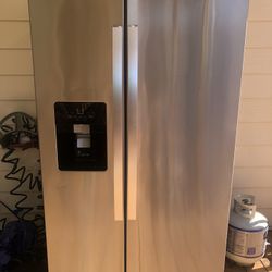 Refrigerator- Whirlpool 