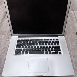2011 MacBook Pro 15” with charger