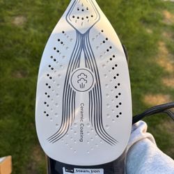 Steam Iron With Ceramic Coated 