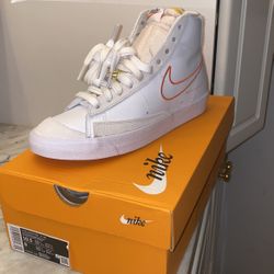 White Blazer 77
