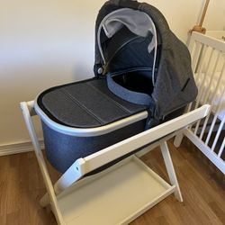 UPPAbaby Bassinet V2 with Wooden White Stand