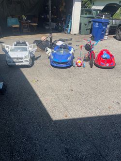 Bundle of kids cars