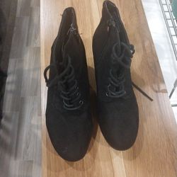 Size 8 Forever Black Lace Up Boots