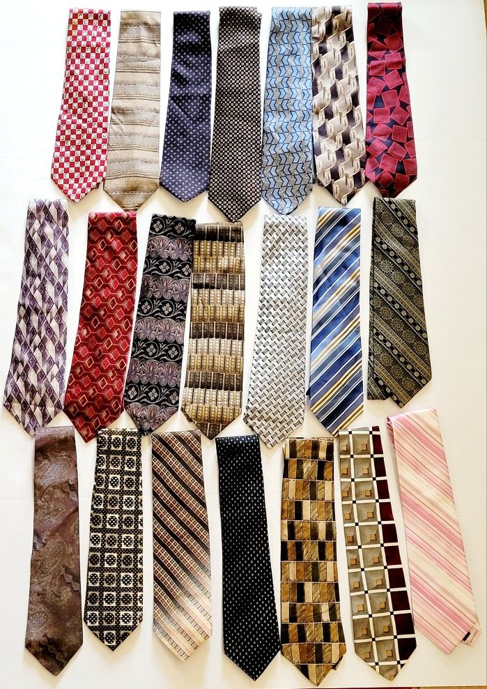 (Lot Of 21)(Lot D) Men's Assorted Designer Neck Ties Various Colors/Designs Used Condition. See Pics. Bundle SOLD AS-IS Condition. May have BLEMISHES/