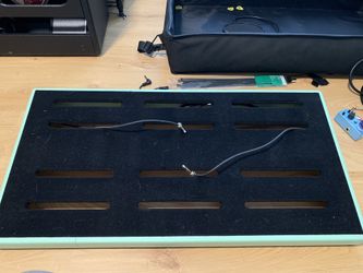 Creation music pedal board