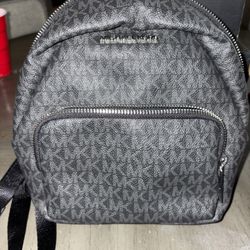 Micheal Kors BookBag 🎒