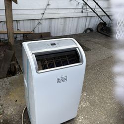 A/C Unit Black And Decker