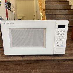 Sharp Carousel countertop microwave oven